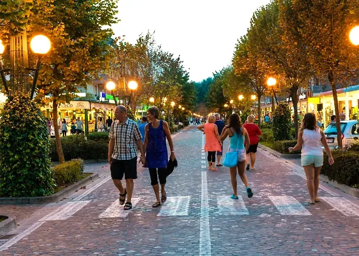 公寓 Your Garden Heaven In The Heart Of Lido Dei Pini *