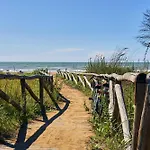 Апартаменти Your Garden Heaven In The Heart Of Lido Dei Pini Бібіоне