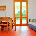 Апартаменти Your Garden Heaven In The Heart Of Lido Dei Pini *