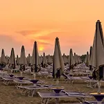 Your Garden Heaven In The Heart Of Lido Dei Pini
