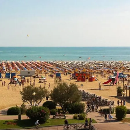 Your Garden Heaven In The Heart Of Lido Dei Pini *