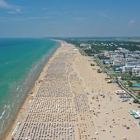 Your Garden Heaven In The Heart Of Lido Dei Pini Bibione