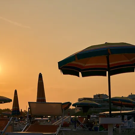 Your Garden Heaven In The Heart Of Lido Dei Pini Appartamento *
